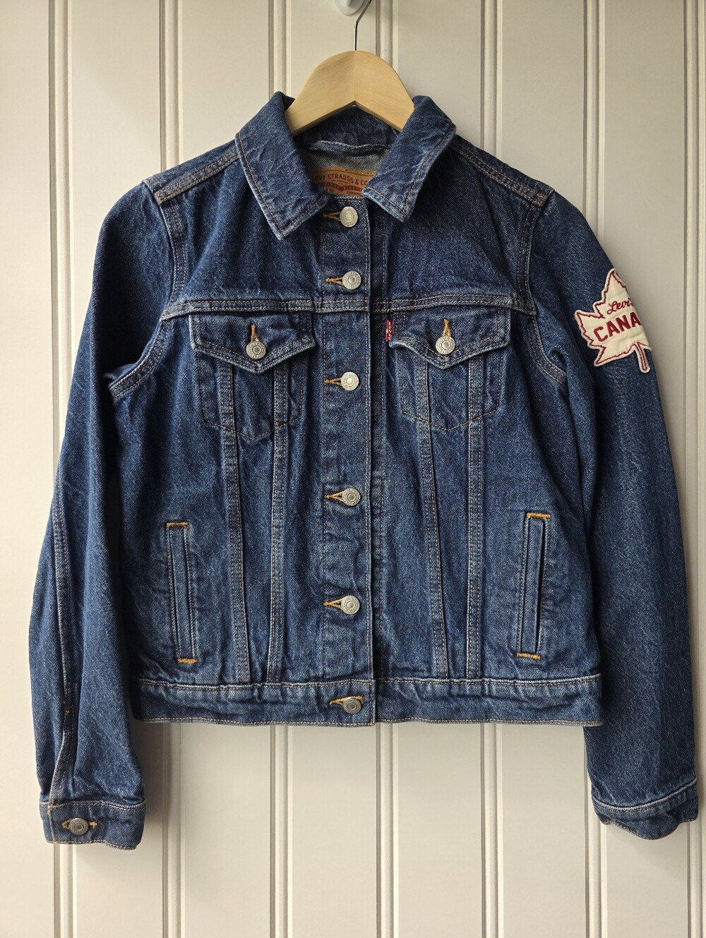 Levi's Trucker Denim Jacket Canada Maple Leaf Patch Button Up Womens Medium